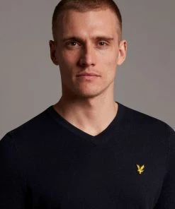 Lyle & Scott Plus V-Neck Cotton Merino Jumper Black 12 Lyle & Scott Plus V-Neck Cotton Merino Jumper Black -Lyle & Scott Outlet | Sale unnamed file 1402 scaled