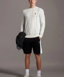 Lyle & Scott Vertical Stripe Crew Neck Jumper -Lyle & Scott Outlet | Sale unnamed file 1417 scaled