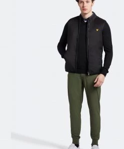 Lyle & Scott Black Golf V-Neck Pullover -Lyle & Scott Outlet | Sale unnamed file 1469 scaled