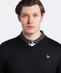 Lyle & Scott Black Golf V-Neck Pullover -Lyle & Scott Outlet | Sale unnamed file 1470 scaled