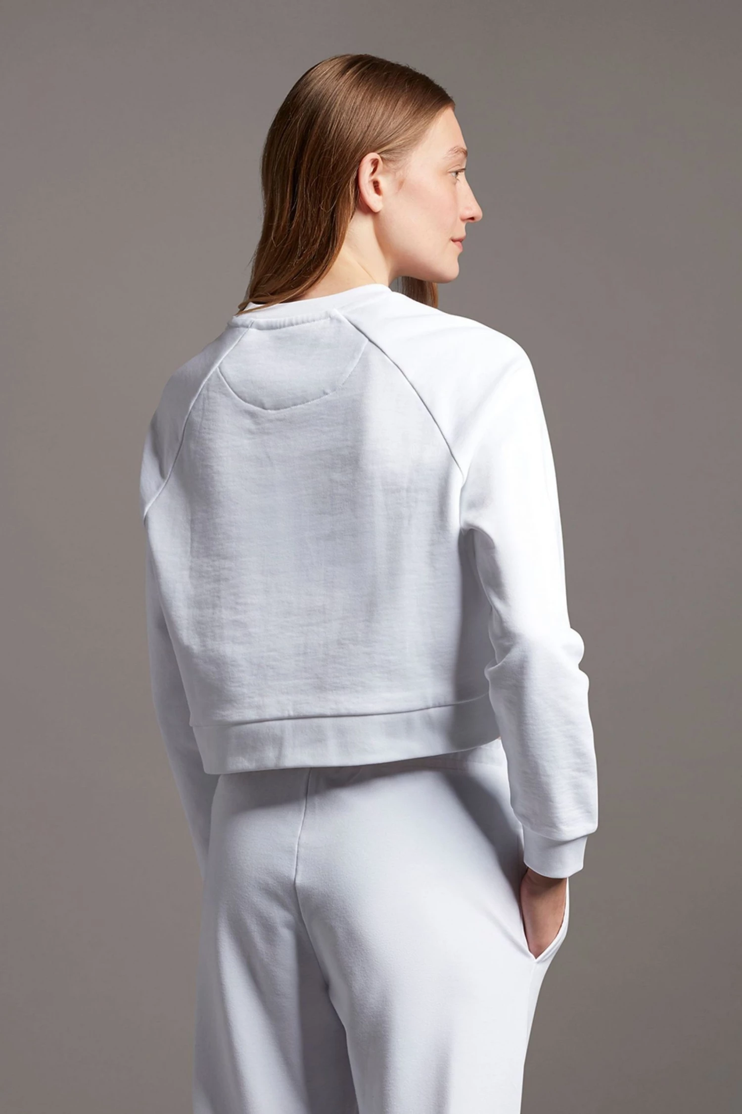 Lyle & Scott White Cropped Sweatshirt 2 Lyle & Scott White Cropped Sweatshirt - Image 2