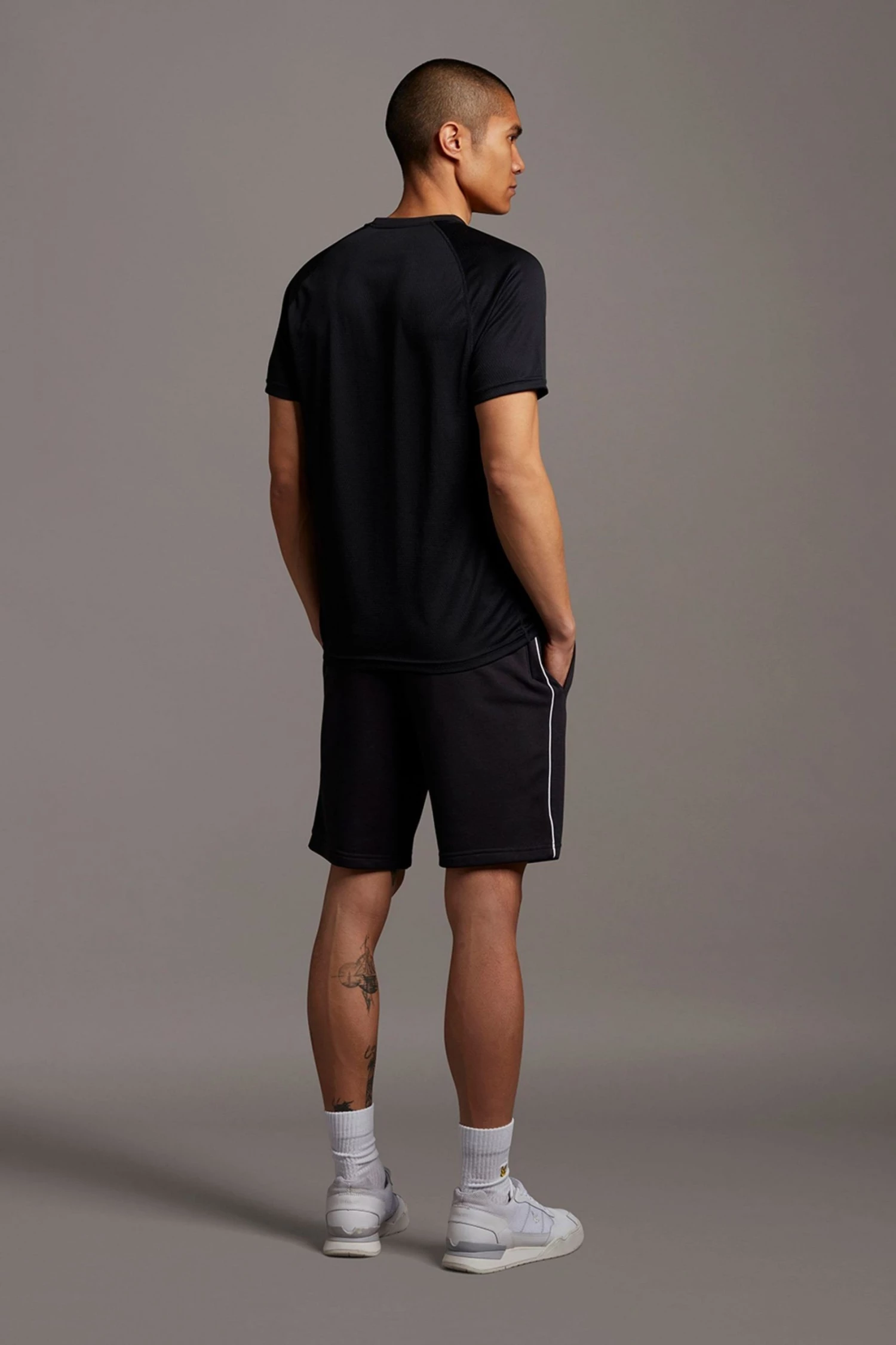 Lyle & Scott Black Sweat Shorts With Contrast 2 Lyle & Scott Black Sweat Shorts With Contrast - Image 2