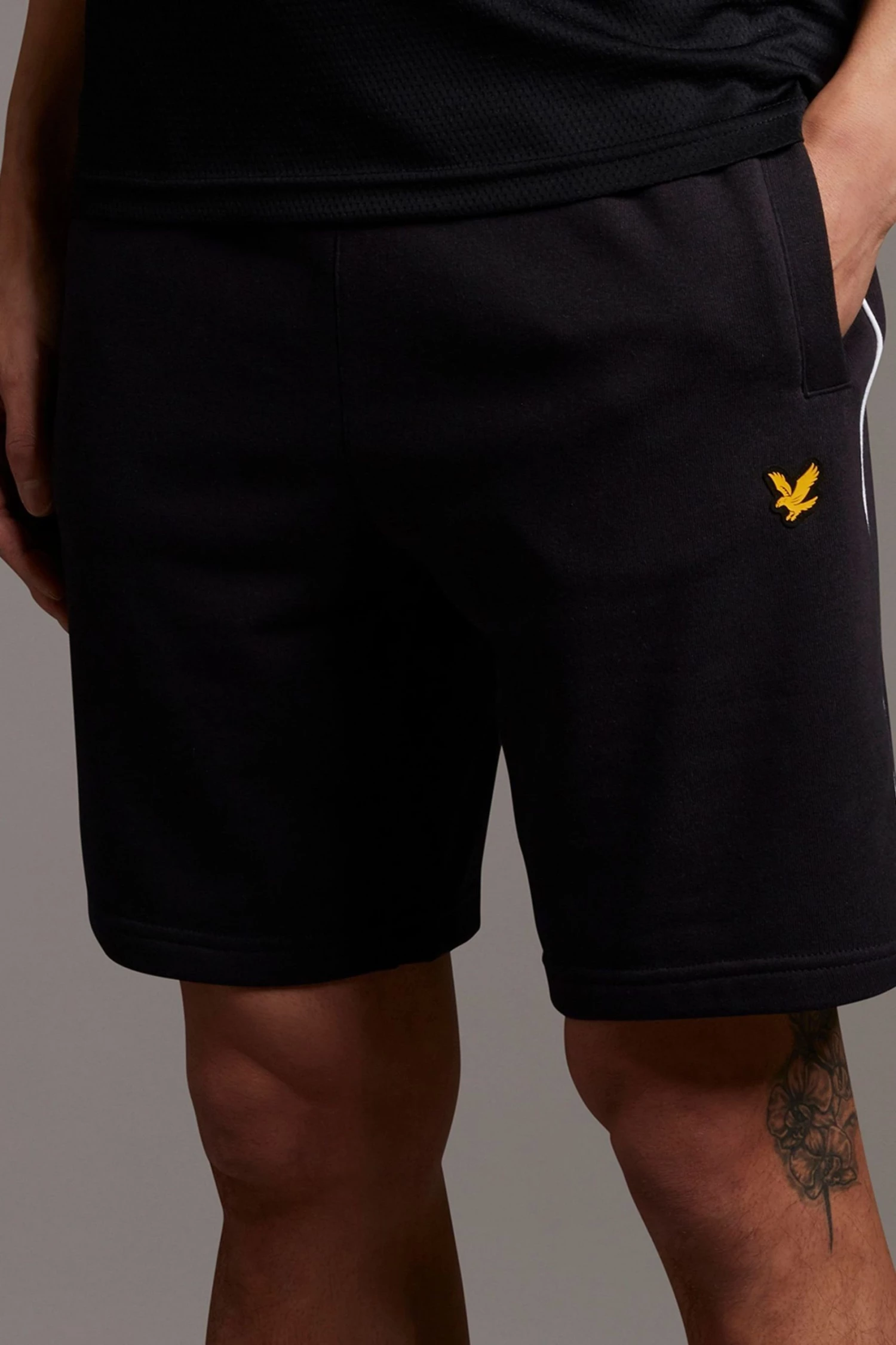 Lyle & Scott Black Sweat Shorts With Contrast 4 Lyle & Scott Black Sweat Shorts With Contrast - Image 4