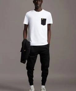Lyle & Scott Black Contrast Pocket T-Shirt -Lyle & Scott Outlet | Sale unnamed file 334 scaled